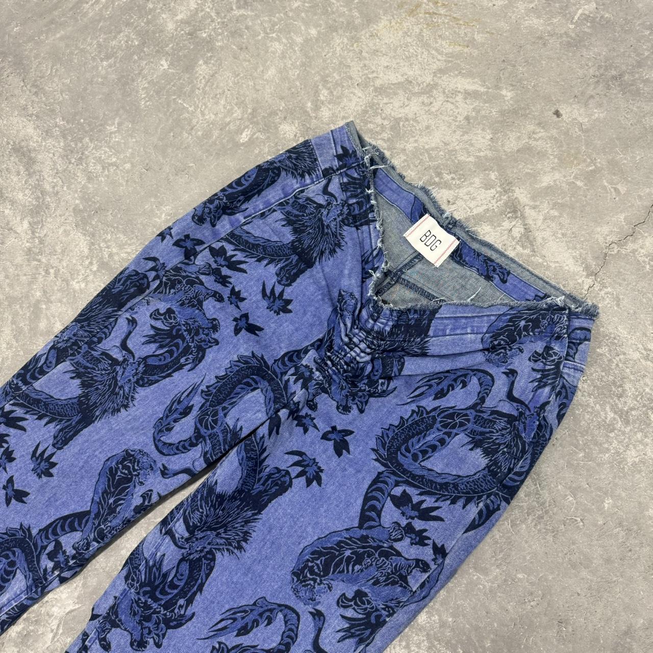 Printed Ruched Dipped V-Front Flare Dragon Printed Jean