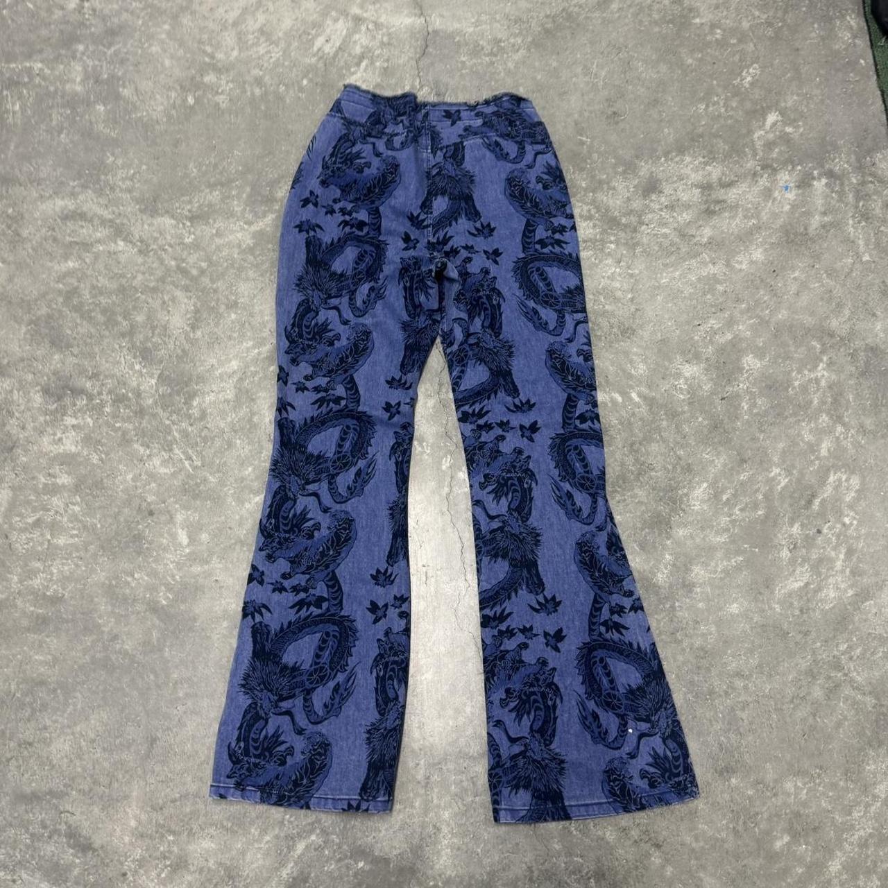 Printed Ruched Dipped V-Front Flare Dragon Printed Jean