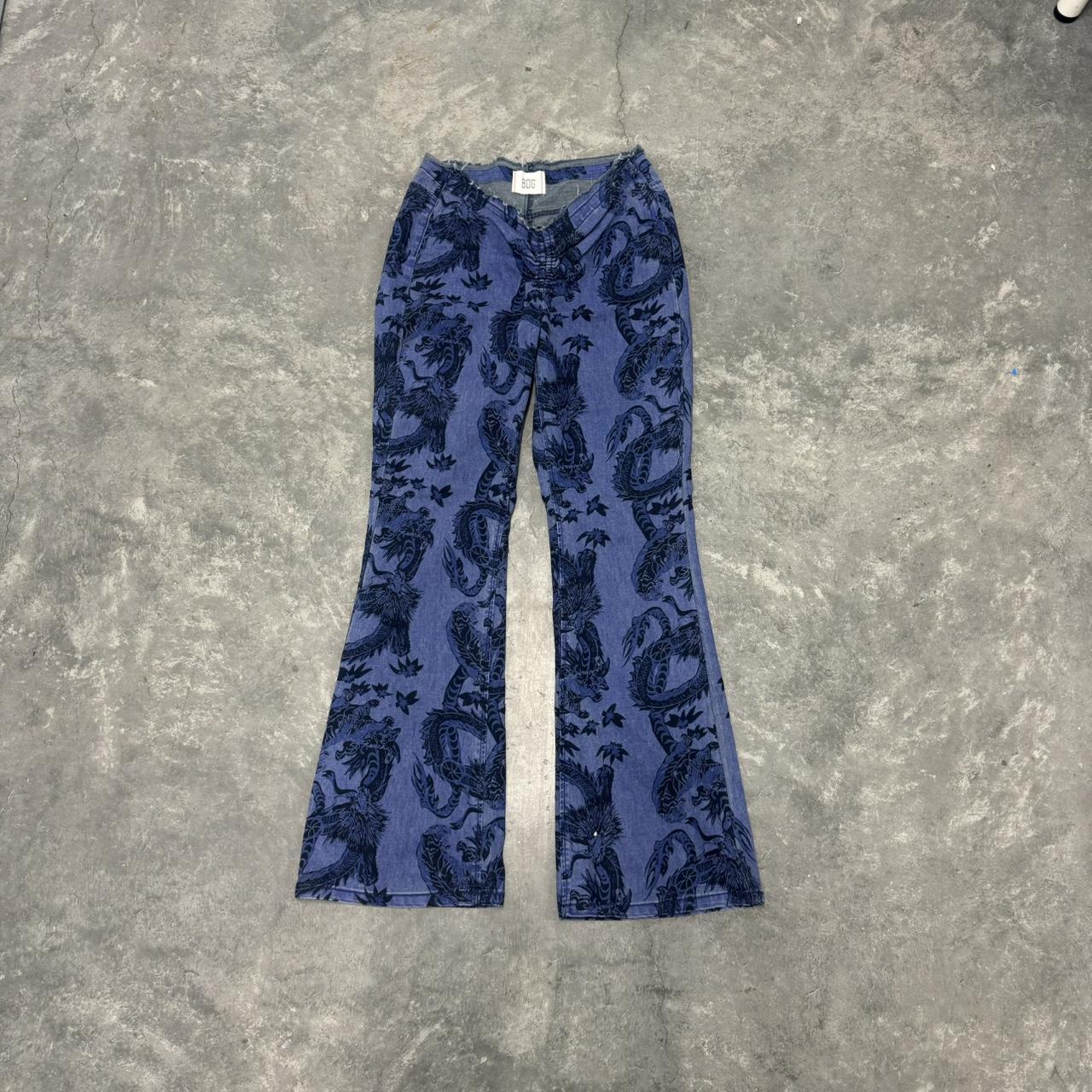Printed Ruched Dipped V-Front Flare Dragon Printed Jean